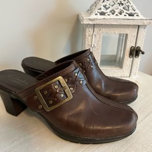 Clarks Brown Leather Clogs Mules Studded Buckle womens’s size 6.5